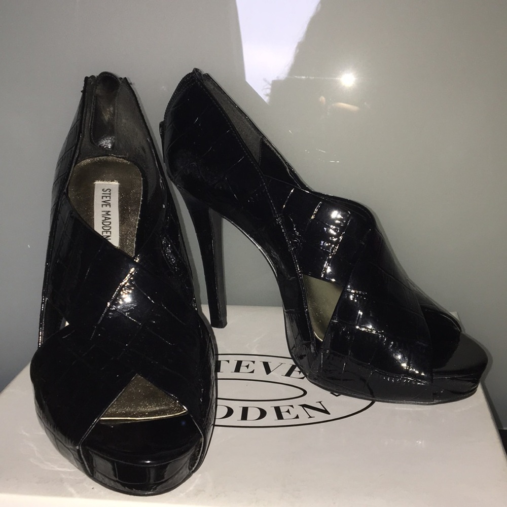 Steve Madden JAZZI black peeptoe zip platform heel